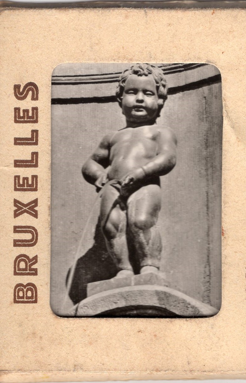  - Oud mapje met 10 zwartwit fotootjes van Brussel